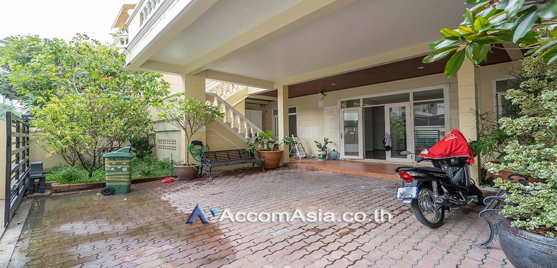 รูป 🔼🔽 AccomA 📩 Pet friendly 4 BR House in Khlong Toei Nuea (AA29516) - รูปที่ 2/20