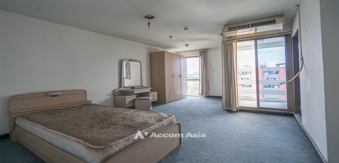 picture 🔼🔽 AccomA 📩 Spacious Balcony with City View  ( 1520765 ) - 8/12