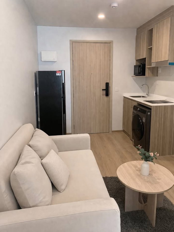 picture Life Rama 4 - Asoke - 2/8