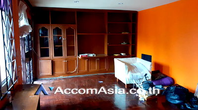 Townhouses for rent AIA Sathorn Tower : 🔼🔽 AccomA 📩 Home Office 3 BR Townhouse in Chong Nonsi (AA15413)