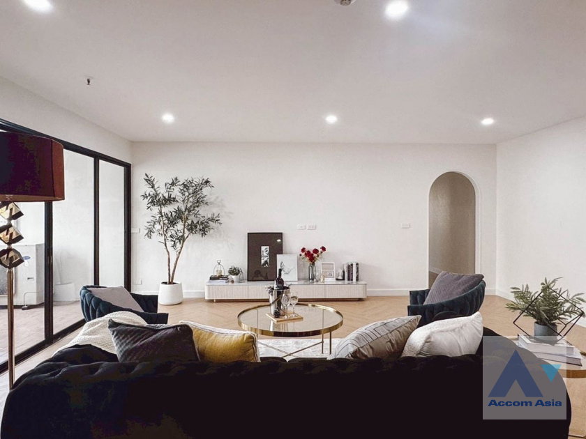 รูป 🔼🔽 AccomA 📩 Spacious corner unit with modern white finishes and green-tile bathrooms (AA43454) - รูปที่ 2/20