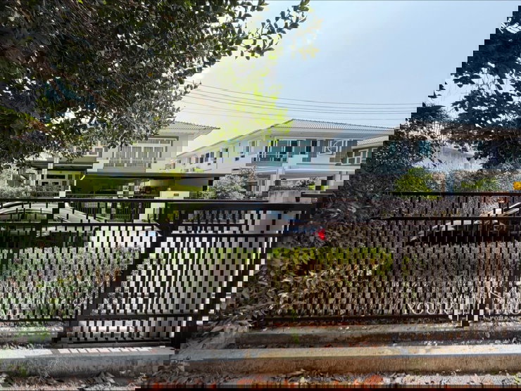 รูป ลดแรง! ขายต่ำกว่าทุน บ้านเดี่ยวหลังมุม 208 ตร.ม. แต่งครบพร้อมอยู่ ทำเลเสม็ด-เมืองชลบุรี เพียง 6.59 ล้าน (เฉพาะบิ้วอินก็คุ้มแล้ว!) - รูปที่ 4/22