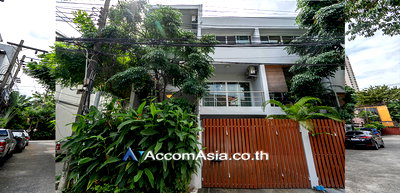 Houses for rent Soi Ekamai (Sukhumvit 63) : 🔼🔽 AccomA 📩 Home Office 6 BR House in Khlong Tan Nuea (2513187)