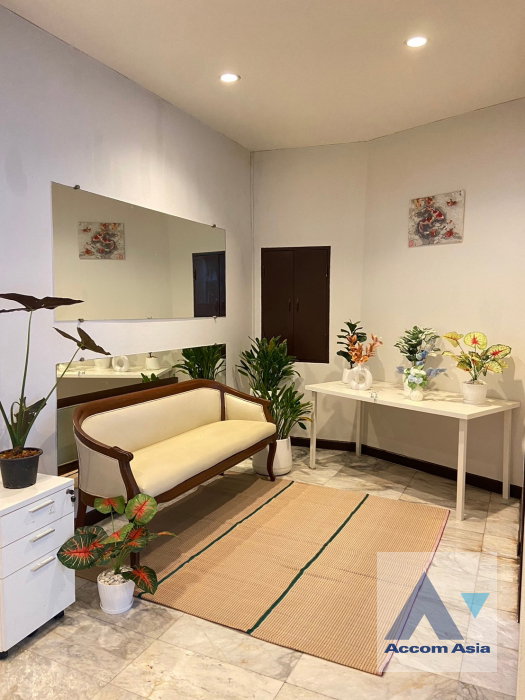 picture 🔼🔽 AccomA 📩 Spacious 4-storey townhouse in Sukhumvit (AA16079) - 2/18