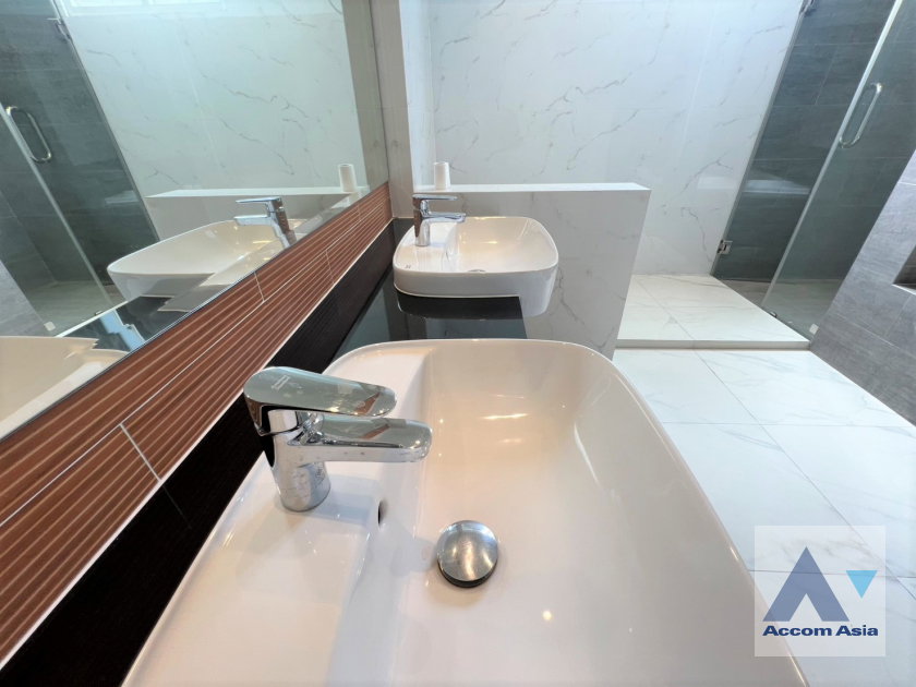 รูป 🔼🔽 AccomA 📩 Thai-Modern Style Home with Spacious Lawn in Ekkamai, Sulhumvit (90523) - รูปที่ 18/20