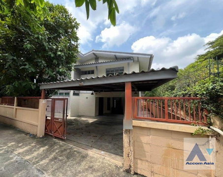 🔼🔽 AccomA 📩 Home Office 2 BR House in Khwaeng Sam Sen Nai (AA42422)