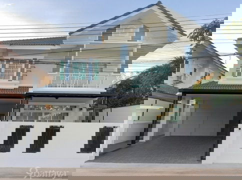 Newly Renovated 2-Story House in Central Pattaya with Complete Furnishings