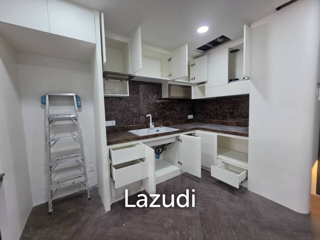 picture 68 sqm high floor condo in State Tower Si Lom Bangkok - 7/7