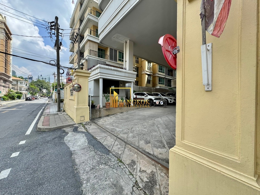 รูป Expansive 3 Bedroom Duplex Apartment in Phrom Phong Area - BR0119AP - รูปที่ 50/50