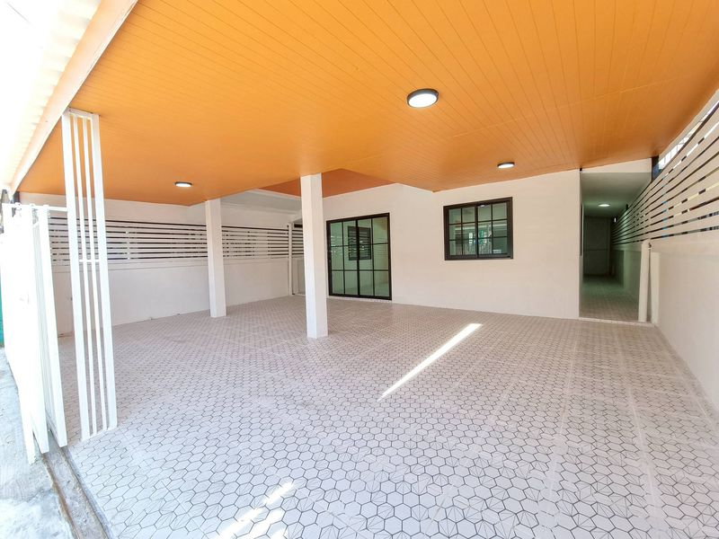 รูป ขายด่วน! บ้านเดี่ยวรีโนเวทใหม่ ใกล้เครือสหพัฒน์-นิคมแหลมฉบัง - รูปที่ 11/11