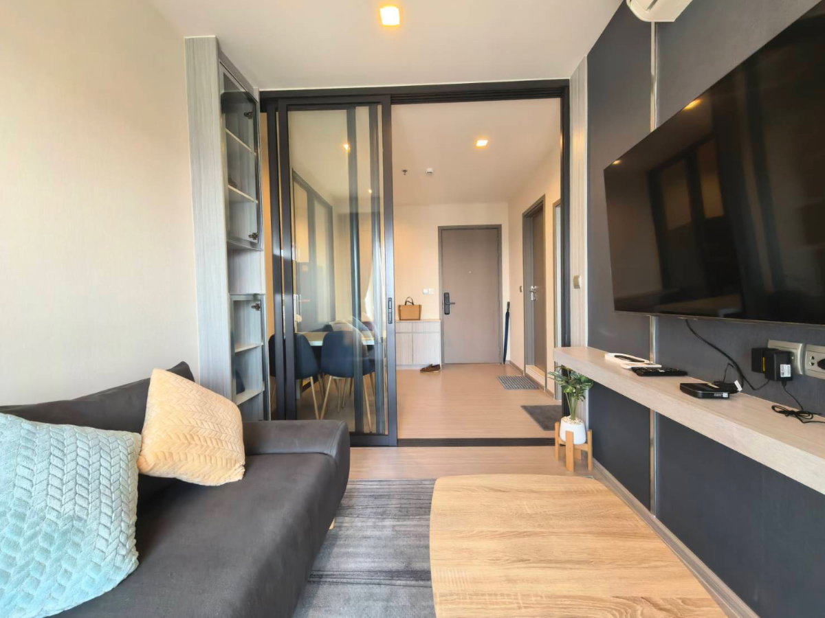picture Built-in with unblock view, MRT by walk - Life Asoke Hype - 6/9