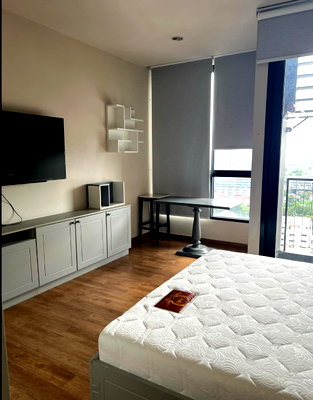 Condos for rent : Editor Saphankwai. Studio 28sqm. Line id: @pfagent