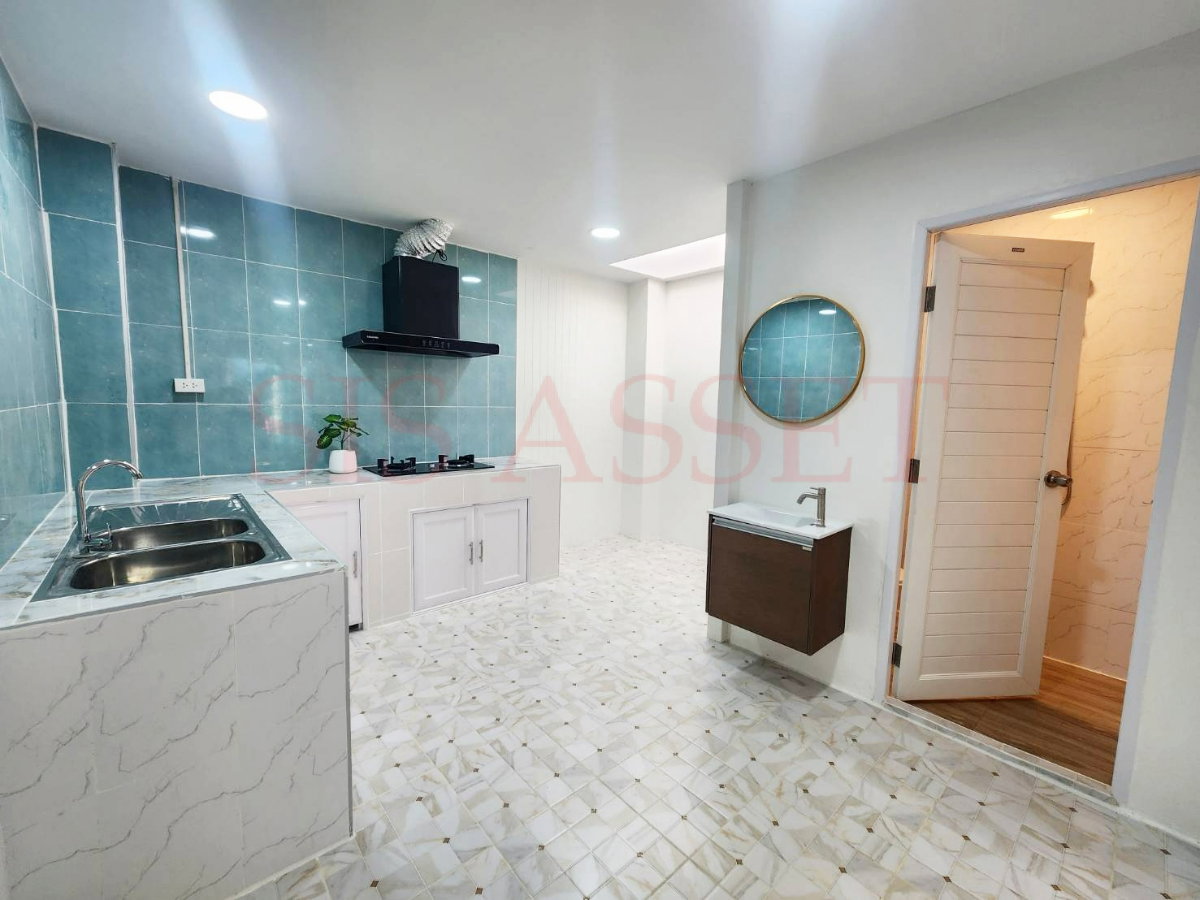 รูป ขายทาวน์เฮ้าส์ : หมู่บ้านรุ่งเรืองเฮาส์​ ซ.พหลโยธิน 54 เนื้อที่ 16 ตารางวา 2 ห้องนอน 2 ห้องน้ำ ตกแต่งพร้อมอยู่ - รูปที่ 4/13