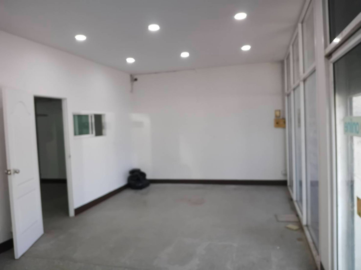 รูป ขายด่วนอาคารพาณิชย์ 4 ชั้น 2 คูหา พร้อมที่จอดรถด้านหน้า ทำเลดี เดินทางสะดวก ติดถนนมหิดล ป่าแดด ใกล้สนามบิน เซนทรัลแอร์พอร์ต - รูปที่ 9/27