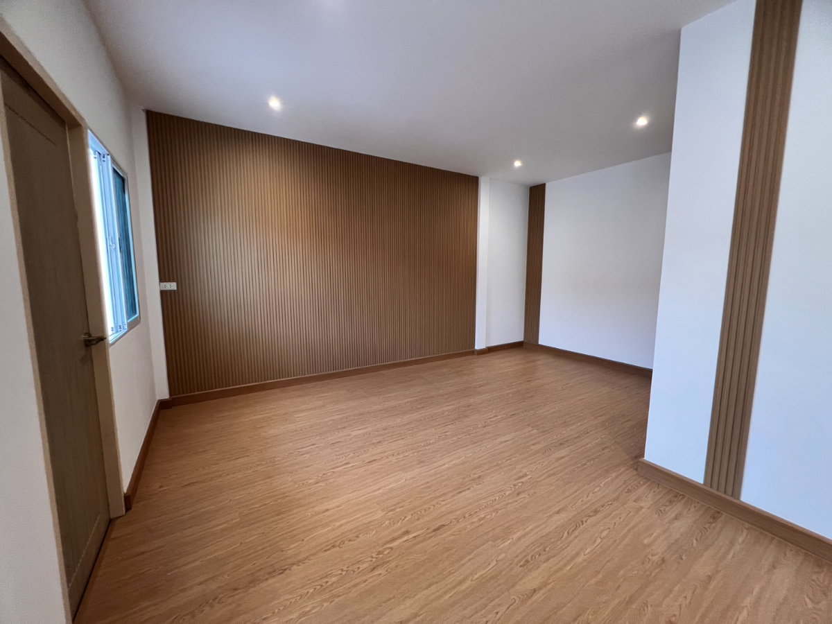 รูป 🎉 ขายทาวน์โฮม 2 ชั้น 🌟 ในซอยจรัญ 35 🌟 22.6 ตรว 🌟 รีโนเวทใหม่สไตล์มินิมอล 🏡 - รูปที่ 25/30