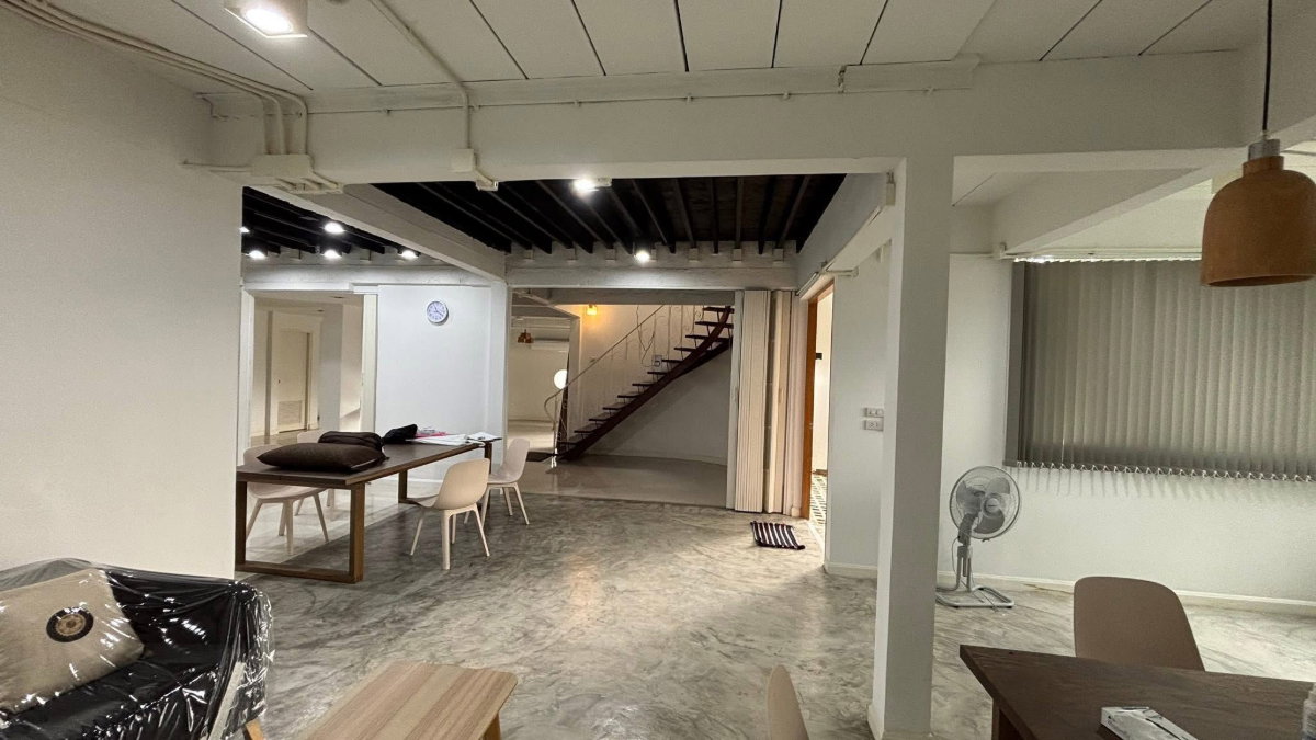 รูป R107 📣บ้านเดี่ยวรีโนเวทใหม่ ทำเลทอง ลาดพร้าว-วังหิน 74 ใกล้แหล่งของกิน คาเฟ่ ร้านดังเพียบ 🌟 เพียง 14.9 ล้านบาท - รูปที่ 4/13