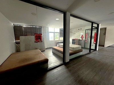 Retail spaces for rent Huai Khwang : Commercial building, 5 units, walking distance to Airport Link ** NO CO-AGENT **