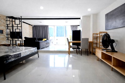 Condos for sale Big C Super Center Ratchadamri : Big 1BR Condo 77 SQM Near BTS Asoke CBD High Floor Investment Deal - U6114834