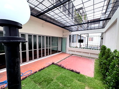 Townhouses for rent Nimibutr Stadium : 🏢🔥 Urgent Rental 7 Storey Townhouse Prime Location Siam – Banthat Thong 🔥🏢