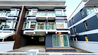 Twin houses for rent : WS6976 🔥 3-story twin house for rent, On Nut – Srinakarin area, ready to move in! Large space! 🔥 Near MRT Srinakarin 38, only 45,000 baht/month