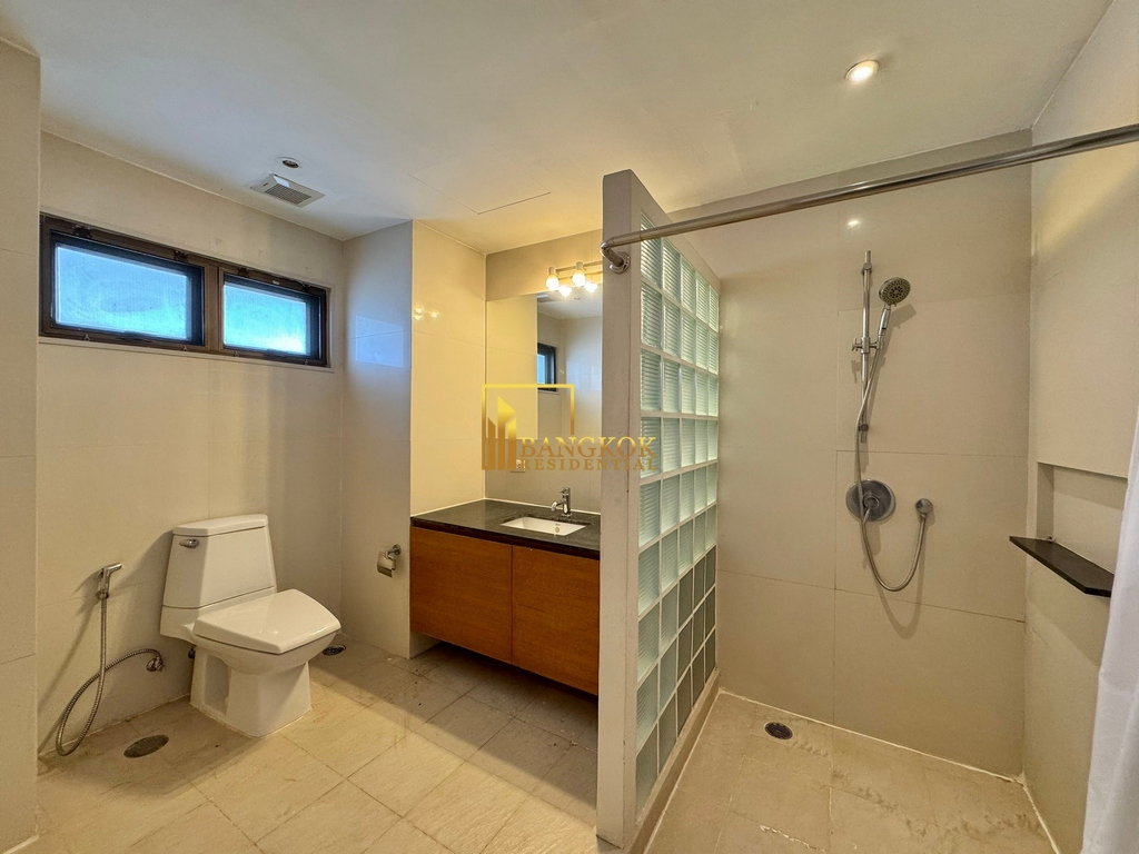 รูป Expansive 3 Bedroom Duplex Apartment in Phrom Phong Area - BR0119AP - รูปที่ 18/50