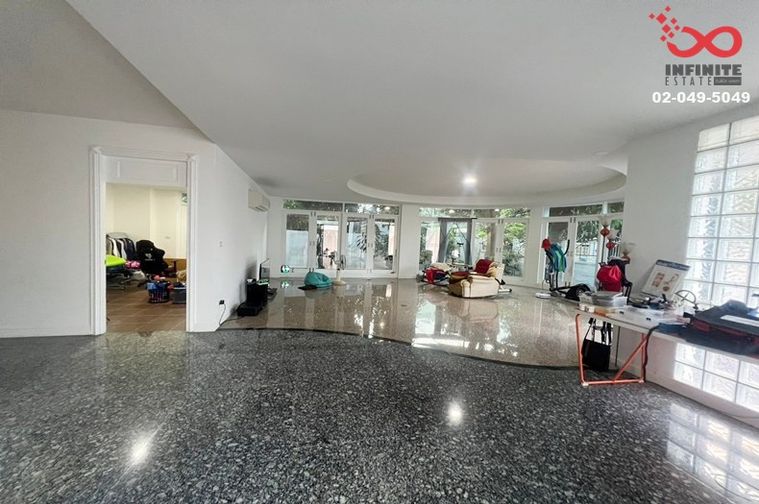 ขายโฮมออฟฟิศ 5 ห้องนอน 524 ตร.ม. 112 ตร.ว. เขตวังทองหลาง