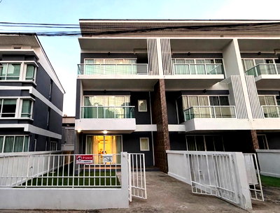 Townhouses for rent Bangkok : WS6977 🔥 3-story townhome for rent, On Nut – Srinakarin area, near MRT Srinakarin 38 (only 1.2 km). Rental price: 36,000 baht/month.