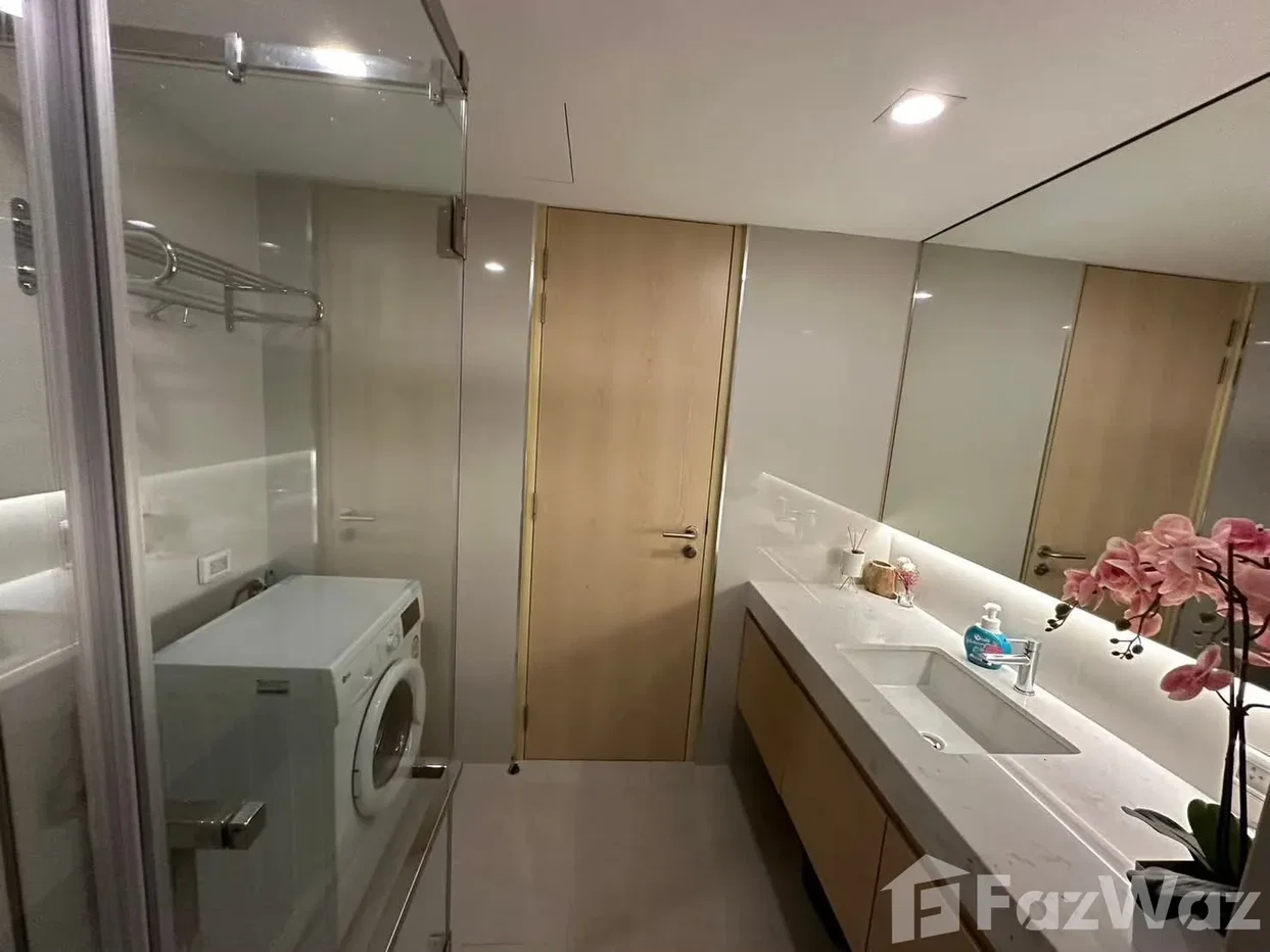 picture Silom suit 6152456 - 3/8