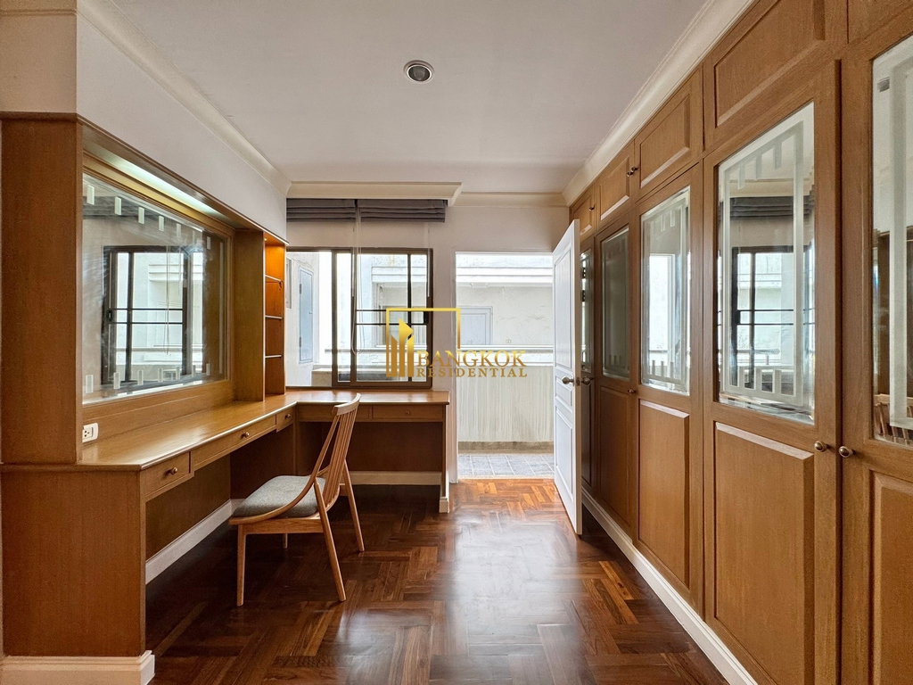 รูป Expansive 3 Bedroom Duplex Apartment in Phrom Phong Area - BR0119AP - รูปที่ 23/50
