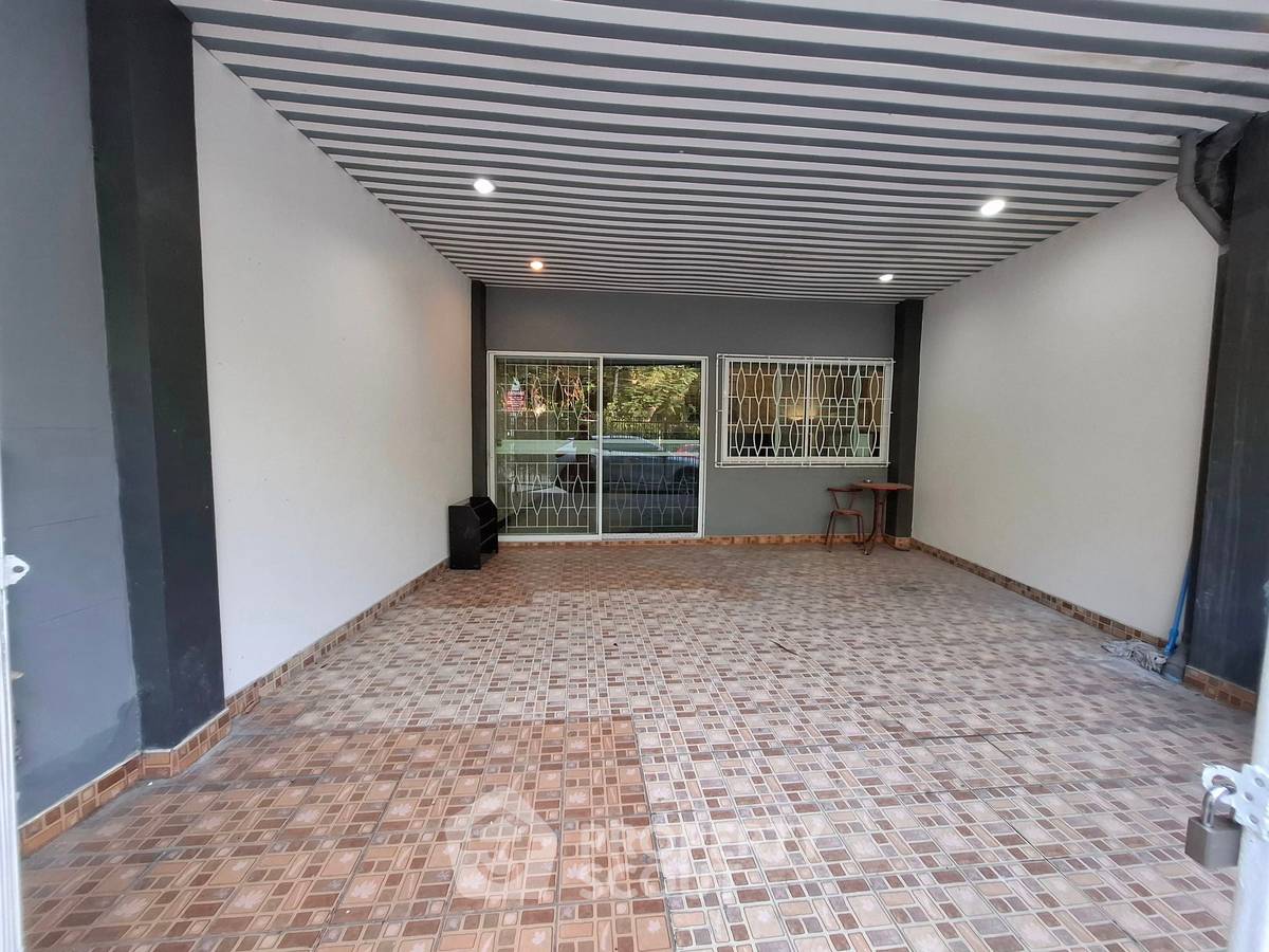 รูป ทาวน์เฮ้าส์ 4-ห้องนอน ใกล้ เมืองพัทยา (ID 1510147) - รูปที่ 2/20