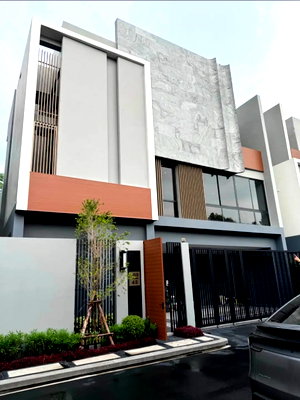 เช่าบ้านเดี่ยว ม.นานาชาติแสตมฟอร์ด : 📣📣 ให้เช่า Bugaan Krungthep Kreetha บ้านเดี่ยวหรู 3 Master bedrooms พร้อมลิฟท์ และ 1 EV Charger บ้านใหม่ พร้อมอยู่ 
