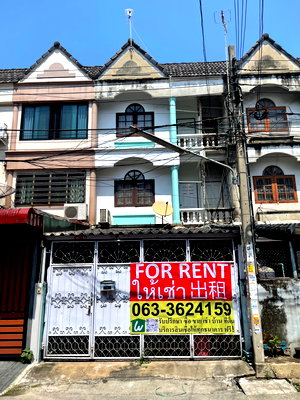 Townhouses for rent : Townhouse for Rent – Only 200 m from MRT Charan 13  Great location with easy access to the city. Suitable for residential living or home office