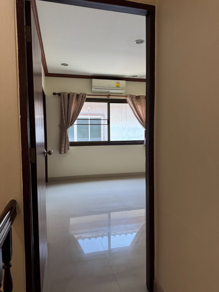 picture Townhouse for Sale Near BTS Phahon Yothin 59 - 5/16