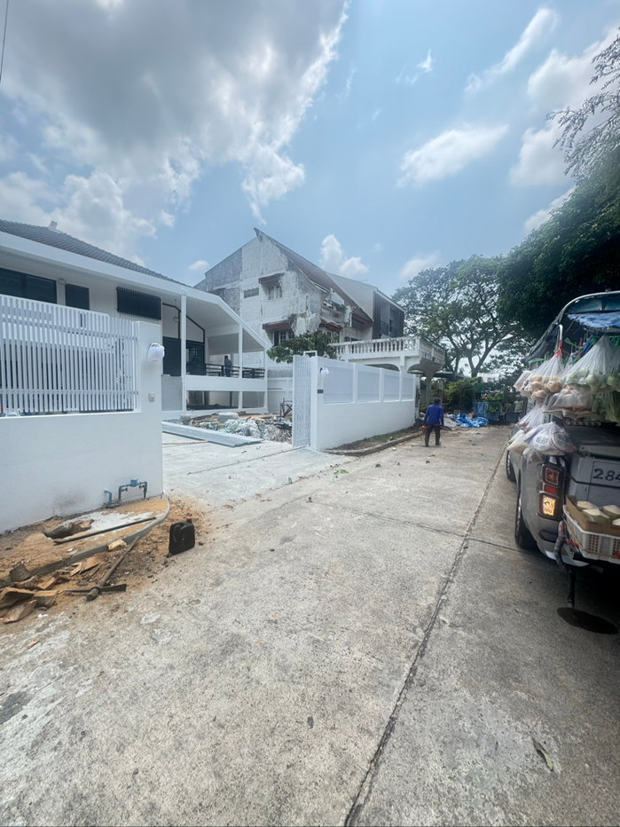 picture Sri Nakarin House (near seacon square) - 4/21