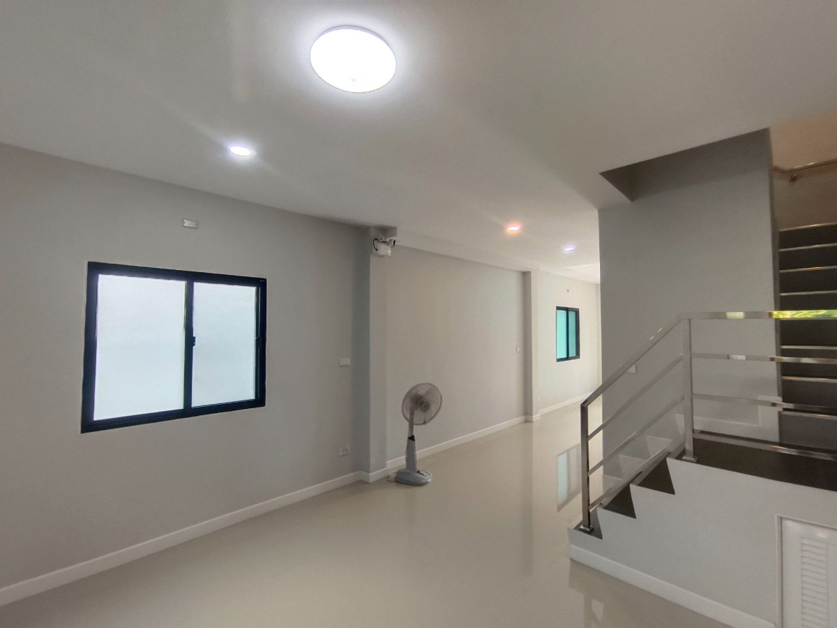 รูป บ้านใหม่พร้อมอยู่ รังสิต คลอง 1 ครัว Built-in สวย ไม่ต้องทำเพิ่ม เข้าอยู่ได้เลย ทำเลดี ใกล้ฟิวเจอร์พาร์ค รังสิต เดินทางสะดวก 2.xx ลบ. - รูปที่ 7/30