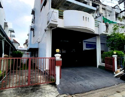 โฮมออฟฟิศให้เช่า :  ให้เช่าทาวน์โฮม 3 ชั้น หมู่บ้านศรีวรา ทาวน์อินทาวน์ / บ้านเปล่า ไม่มีเฟอร์นิเจอร์ / แอร์ 4 เครื่อง / เหมาะสำหรับทำเป็นออฟฟิศ สำนักงาน จดบริษัทได้