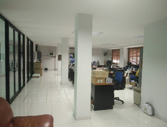รูป ให้เช่าอาคารสำนักงาน 4 ชั้น พร้อมที่พักชั้นบน / ทำเลซอยคู้บอน / ริมถนนคู้บอน / จอดรถ 12 คัน / แอร์ 23 เครื่อง / เหมาะหลากหลายธุรกิจ - รูปที่ 12/23