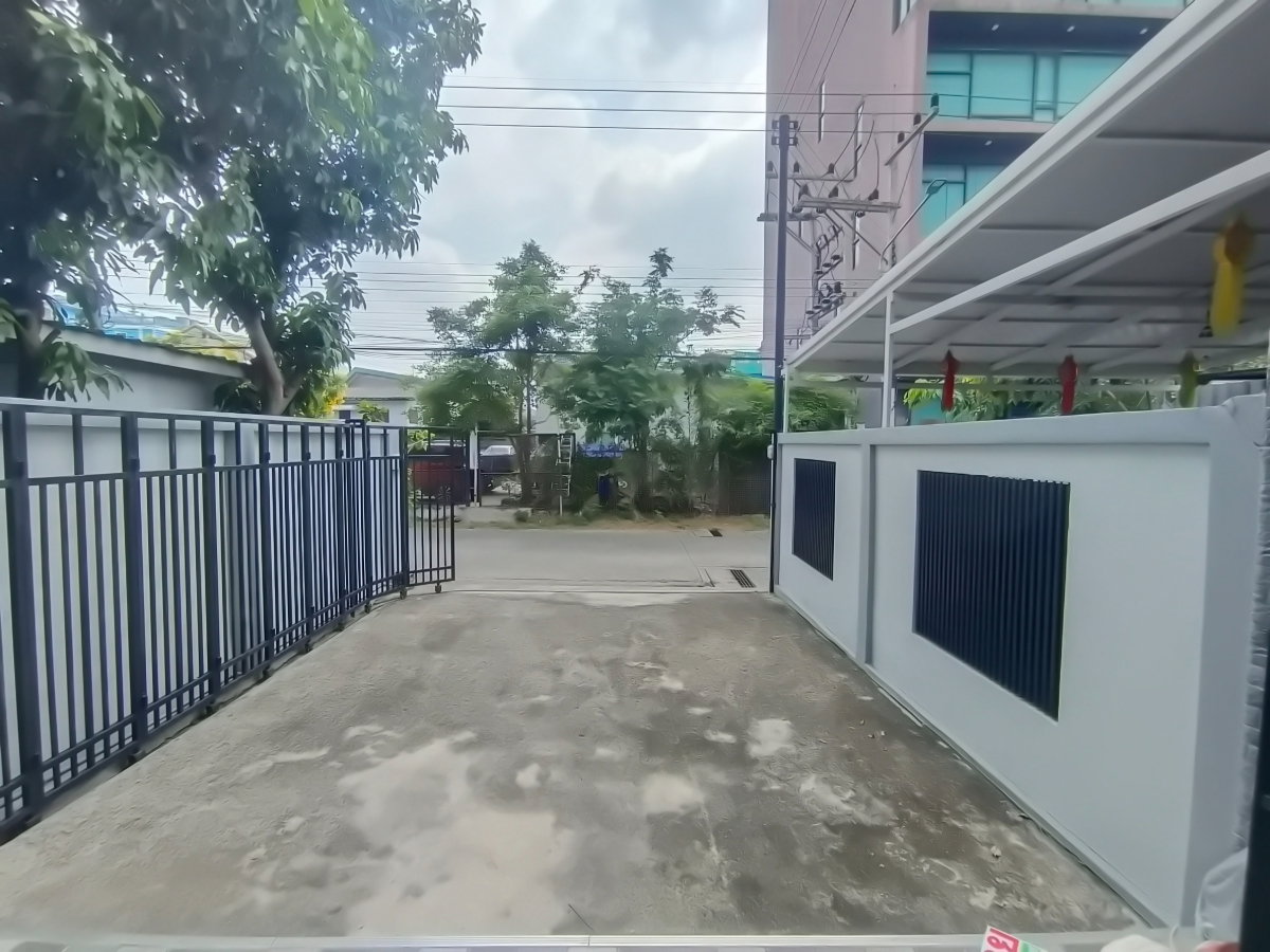 รูป บ้านใหม่พร้อมอยู่ รังสิต คลอง 1 ครัว Built-in สวย ไม่ต้องทำเพิ่ม เข้าอยู่ได้เลย ทำเลดี ใกล้ฟิวเจอร์พาร์ค รังสิต เดินทางสะดวก 2.xx ลบ. - รูปที่ 3/30