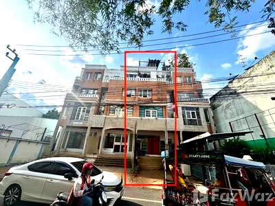 Townhouses for rent Bangkok : 6 Bedroom Townhouse for rent in Khlong Tan Nuea, Bangkok  6153934