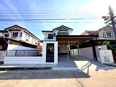 Houses for sale Bangkok : FOR SALE  HOUSE PROPERTY  3950000 BAHT.