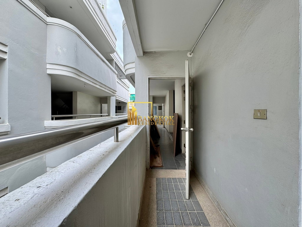 รูป Expansive 3 Bedroom Duplex Apartment in Phrom Phong Area - BR0119AP - รูปที่ 24/50