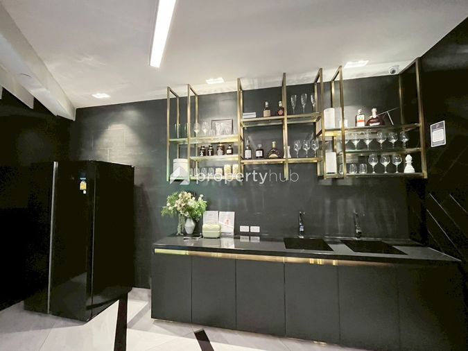 Knightsbridge Space Rama 9