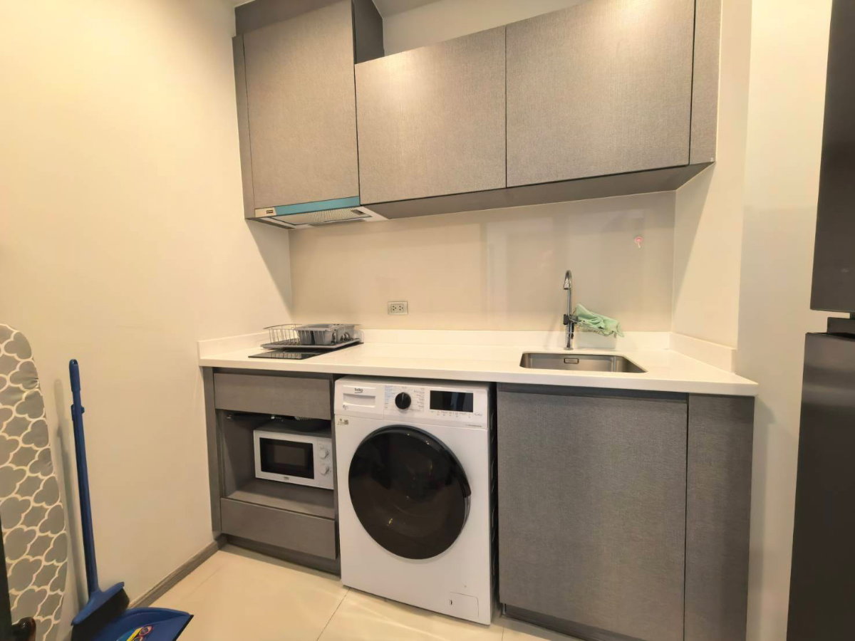 picture Built-in with unblock view, MRT by walk - Life Asoke Hype - 7/9