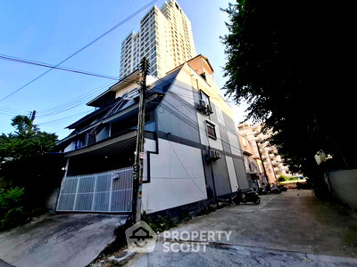 Townhouses for rent Chonburi : 4-BR Townhouse close to Pattaya (ID 1510147)