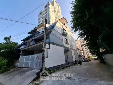 ทาวน์เฮ้าส์ 4-ห้องนอน ใกล้ เมืองพัทยา (ID 1510147)