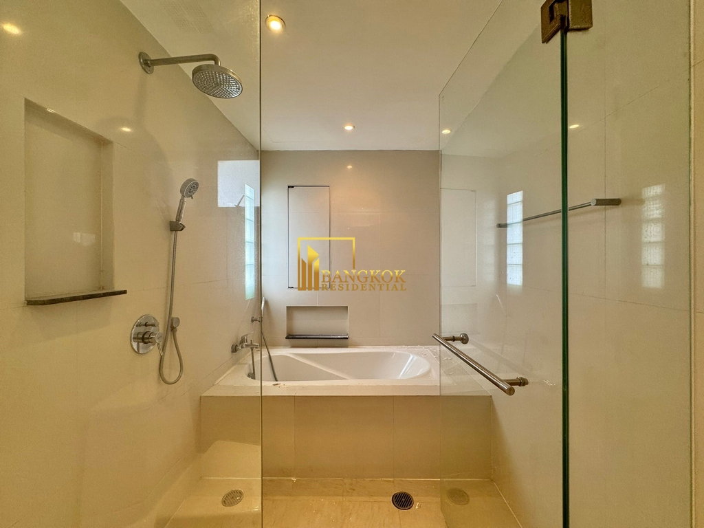 รูป Expansive 3 Bedroom Duplex Apartment in Phrom Phong Area - BR0119AP - รูปที่ 34/50