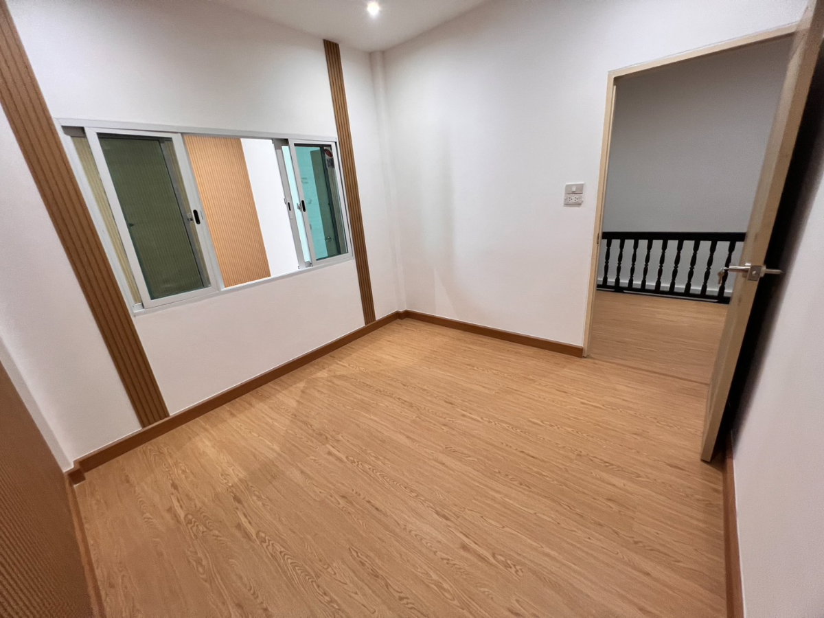 รูป 🎉 ขายทาวน์โฮม 2 ชั้น 🌟 ในซอยจรัญ 35 🌟 22.6 ตรว 🌟 รีโนเวทใหม่สไตล์มินิมอล 🏡 - รูปที่ 28/30