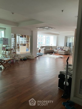 คอนโด 3-ห้องนอน ที่ เออร์บานา หลังสวน คอนโดมิเนียม ใกล้ BTS ราชดำริ (ID 2776788)