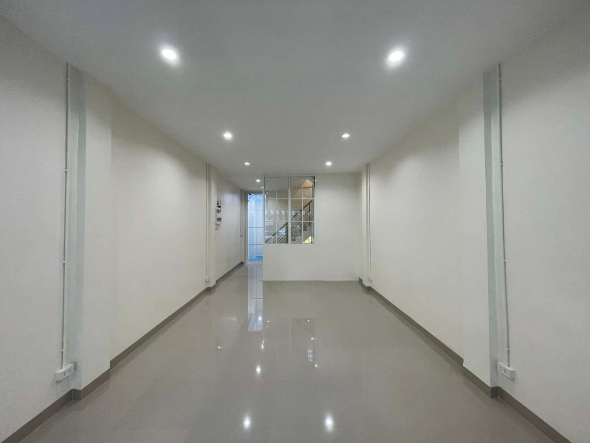 รูป รีโนเวทใหม่ให้เช่า ทำเลสุขุมวิท 93 เดินถึง BTS แค่ 150 เมตร - รูปที่ 7/36