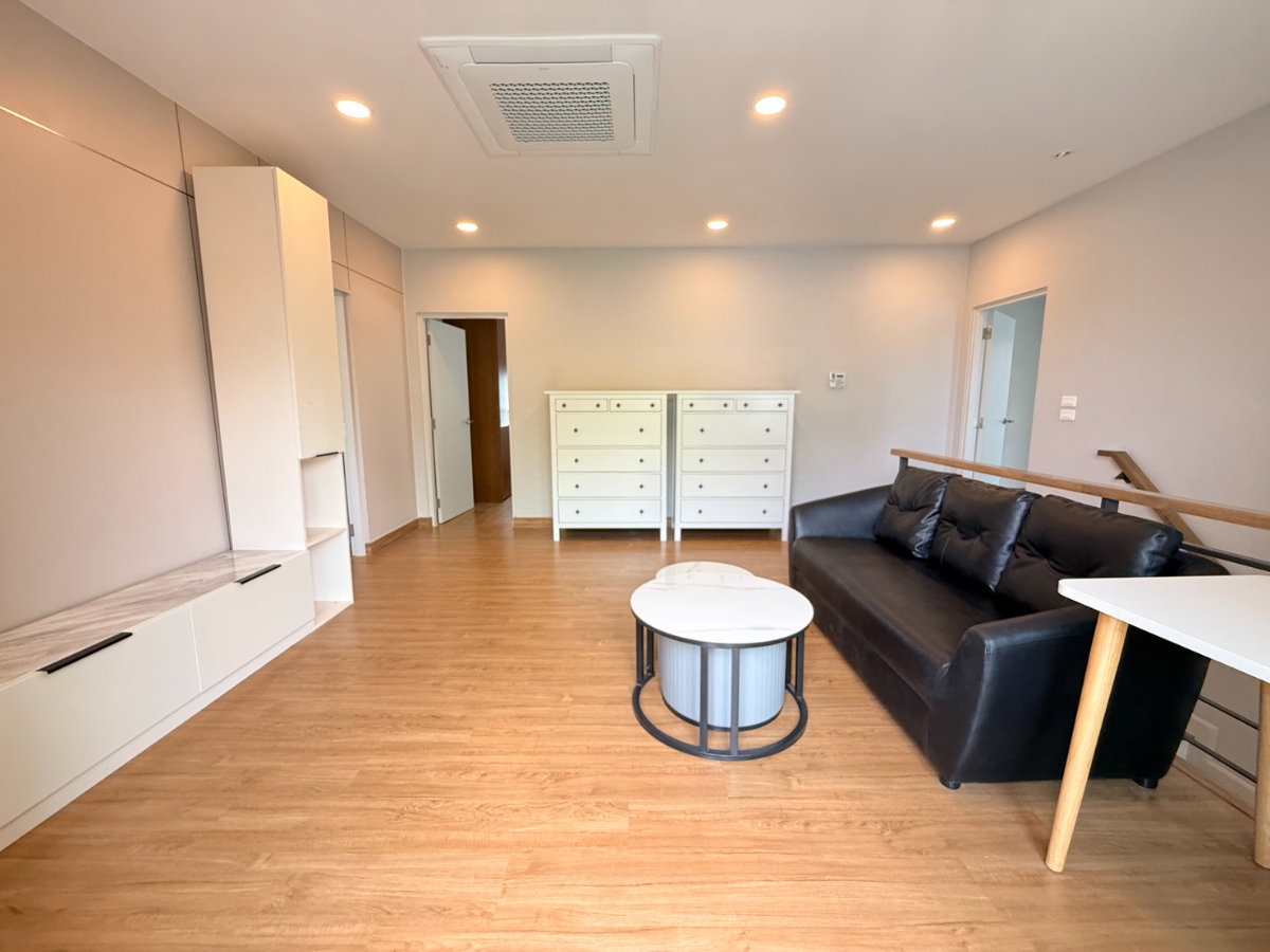 รูป ให้เช่า Centro Bangna บ้านเดี่ยว 2 ชั้น 296 sq.m. ฟังก์ชัน 4 ห้องนอน 4 ห้องน้ำ 3 จอดรถ.พร้อมเข้าอยู่ - รูปที่ 5/16